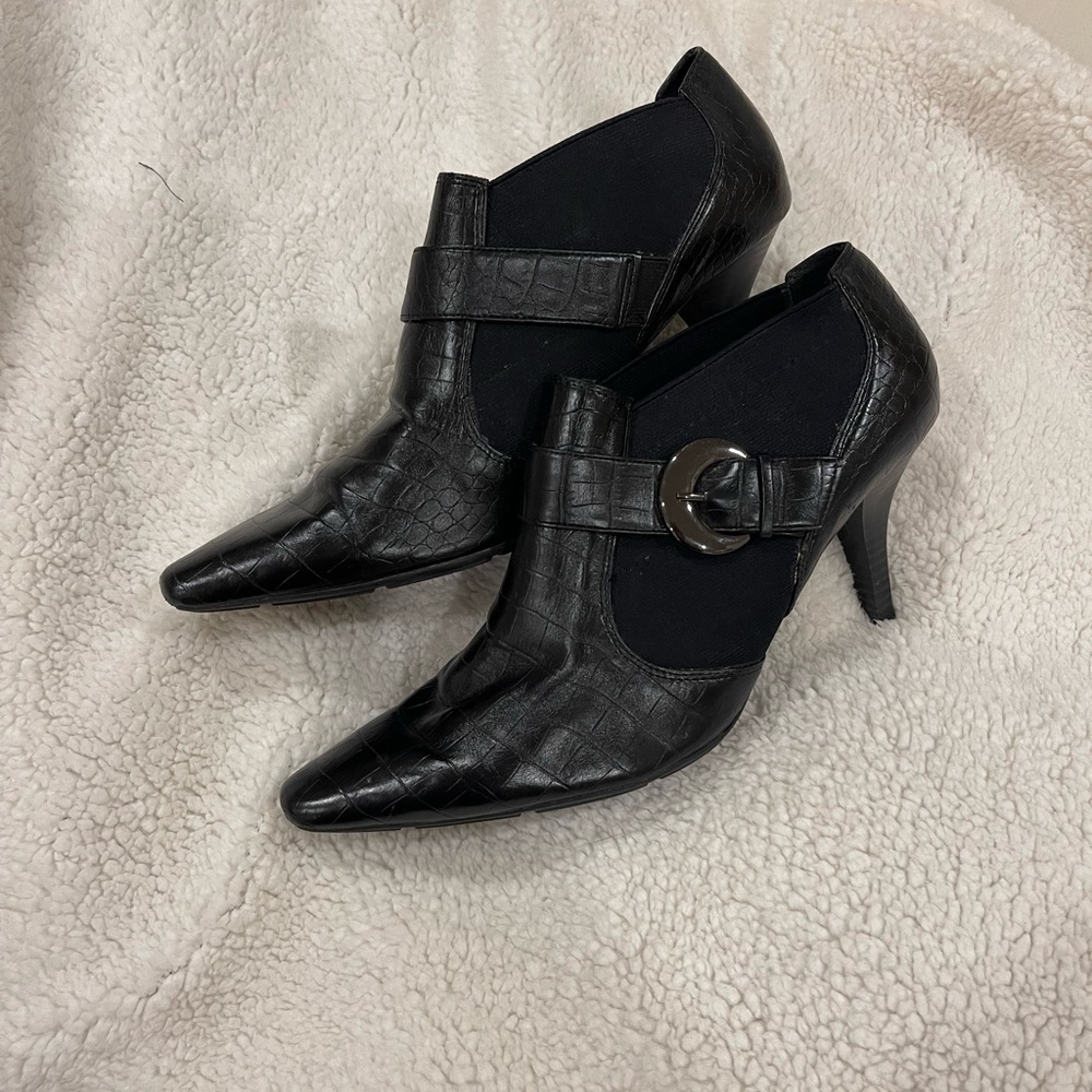 Size 11 - Expression, high-heeled, shooties. Gently worn.